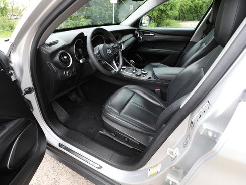 Used 2018 Alfa Romeo Stelvio Ti AWD/4WD image 18