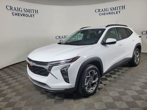 New 2026 Chevrolet Trax LT FWD image 1
