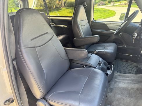 Used 1993 Ford Bronco XLT AWD/4WD image 19