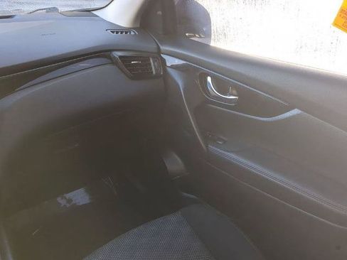 Certified 2020 Nissan Rogue Sport SV FWD image 17