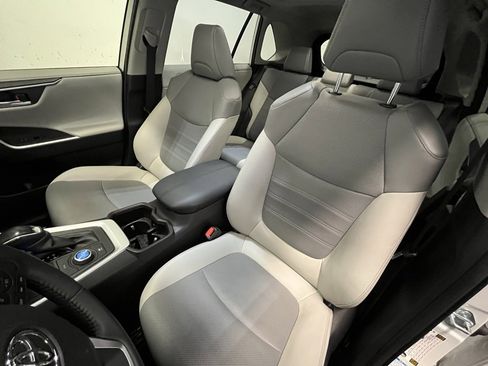 Used 2022 Toyota RAV4 Limited image 11