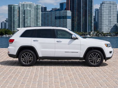Used 2018 Jeep Grand Cherokee Limited AWD/4WD image 2