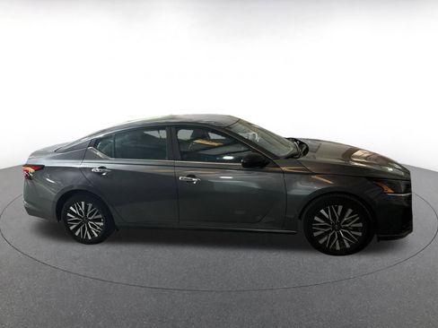 Used 2025 Nissan Altima 2.5 SV image 10