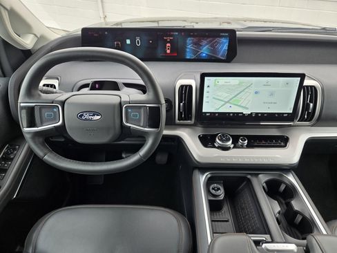Used 2025 Ford Expedition Active image 8