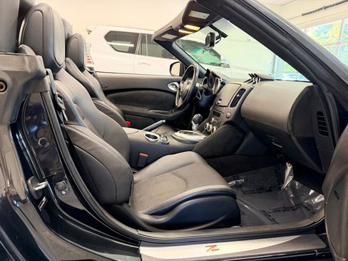 Used 2010 Nissan 370Z Touring RWD image 33