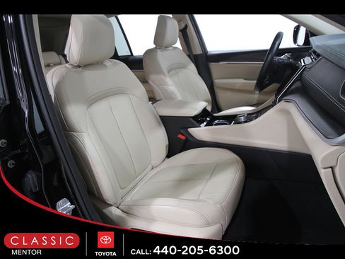 Used 2022 Jeep Grand Cherokee Limited w/ Luxury Tech Group II AWD/4WD image 19