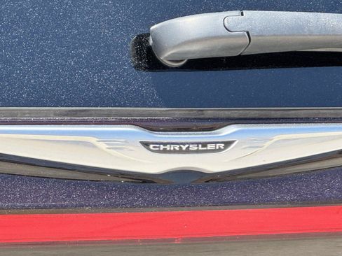 Used 2024 Chrysler Pacifica Touring-L FWD image 14