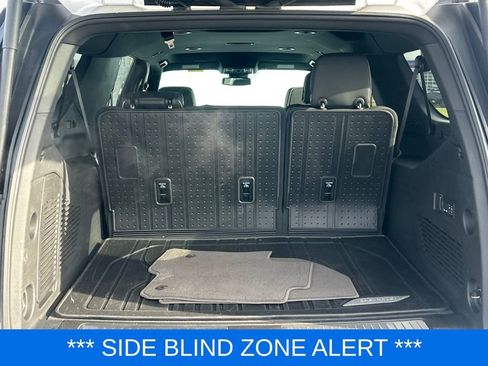 Used 2025 Chevrolet Suburban Premier image 10
