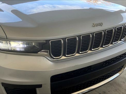 Used 2021 Jeep Grand Cherokee L Laredo w/ Luxury Tech Group I image 28