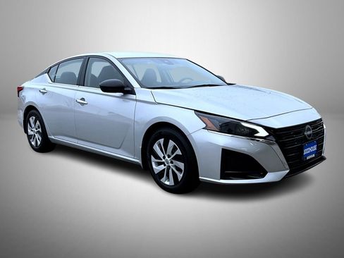 Certified 2024 Nissan Altima 2.5 S image 3