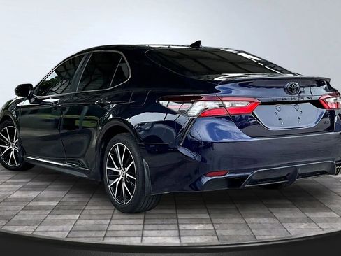 Used 2022 Toyota Camry SE w/ Cold Weather Package FWD image 4
