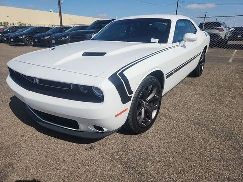 Used 2017 Dodge Challenger SXT image 4