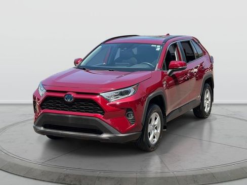Used 2020 Toyota RAV4 XLE w/ Convenience Package AWD/4WD image 3