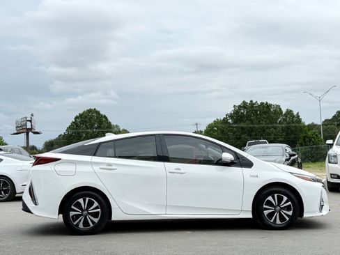 Used 2017 Toyota Prius Prime Advanced FWD image 7