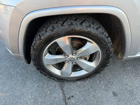 Used 2015 Jeep Grand Cherokee Overland w/ Advanced Technology Group RWD image 17
