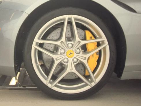 Used 2015 Ferrari California T image 18