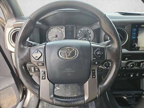 Used 2019 Toyota Tacoma TRD Off-Road w/ Technology Package AWD/4WD image 13