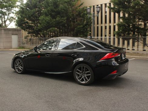 Used 2017 Lexus IS 200t F Sport w/ F Sport Package RWD image 9
