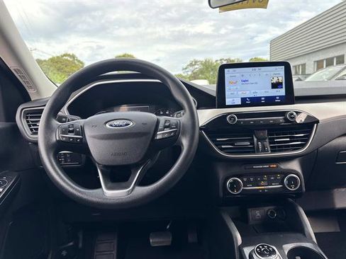 Used 2022 Ford Escape SE image 9