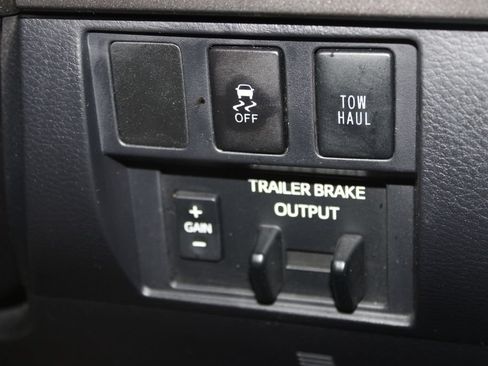Used 2018 Toyota Tundra SR5 w/ TRD Off Road Package AWD/4WD image 51