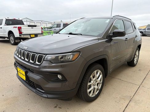 Used 2023 Jeep Compass Latitude w/ Sun and Sound Group AWD/4WD image 4
