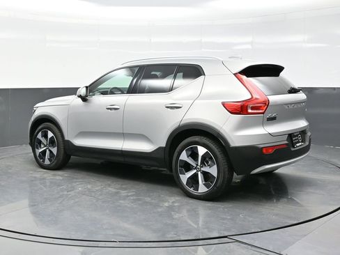 Used 2025 Volvo XC40 B5 Plus AWD/4WD image 4
