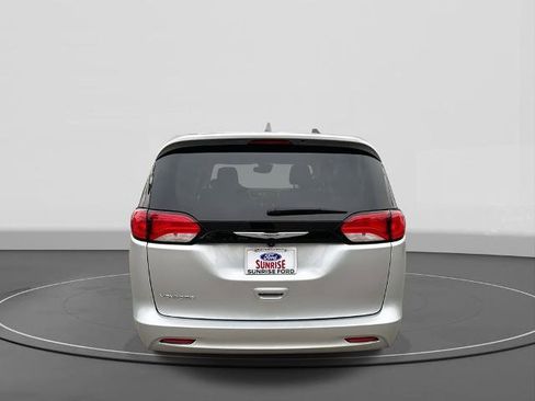 Used 2023 Chrysler Voyager LX FWD image 7