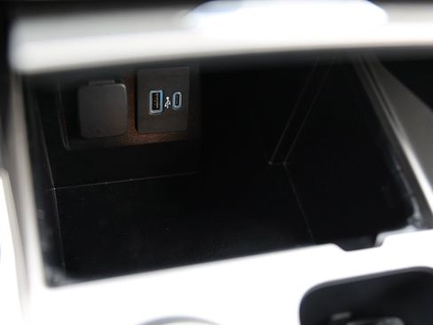 Used 2022 Ford Explorer XLT w/ Equipment Group 202A image 32