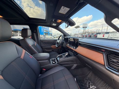 Used 2024 GMC Canyon AT4 w/ Technology Package image 13