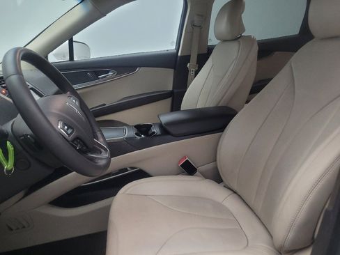 Used 2016 Lincoln MKX Reserve w/ Technology Package FWD image 17