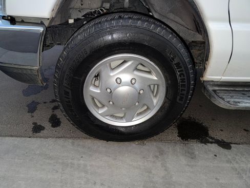 Used 2010 Ford E-350 and Econoline 350 XLT RWD image 11