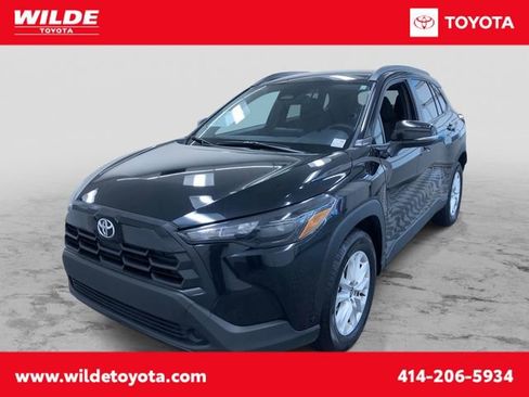 Used 2026 Toyota Corolla Cross LE FWD image 1