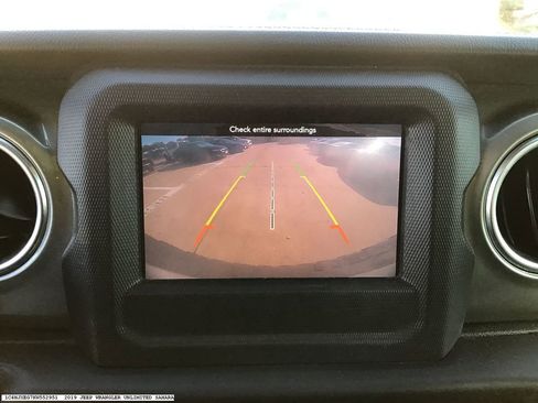 Used 2019 Jeep Wrangler Unlimited Sahara image 9