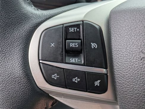 Used 2022 Ford Explorer XLT image 16