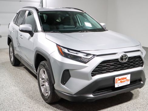 Used 2022 Toyota RAV4 XLE FWD image 5