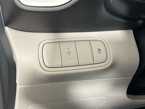 Used 2023 Hyundai Venue SEL FWD image 19