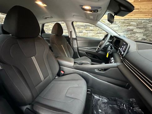 Certified 2024 Hyundai Elantra SE image 15