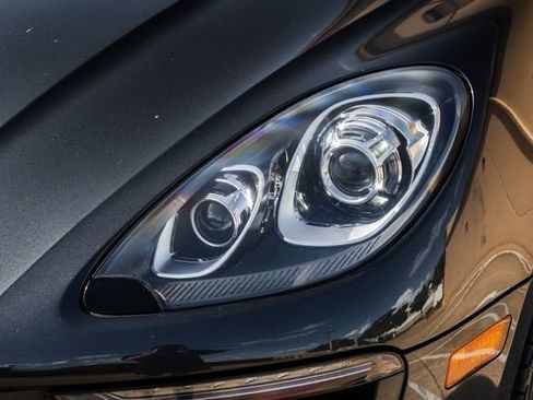 Used 2018 Porsche Macan image 57