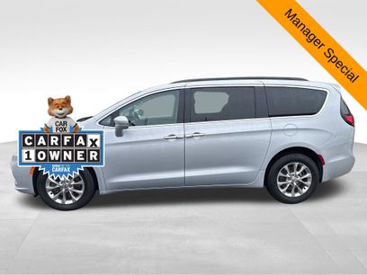 Used 2022 Chrysler Pacifica Touring-L