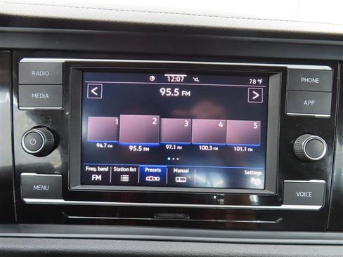Used 2024 Volkswagen Jetta SE FWD image 21