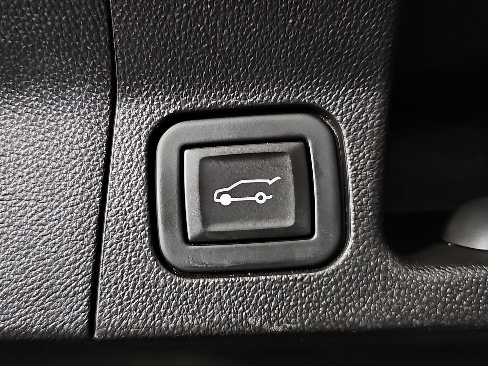 Used 2023 GMC Acadia SLE w/ Driver Convenience Package FWD image 13