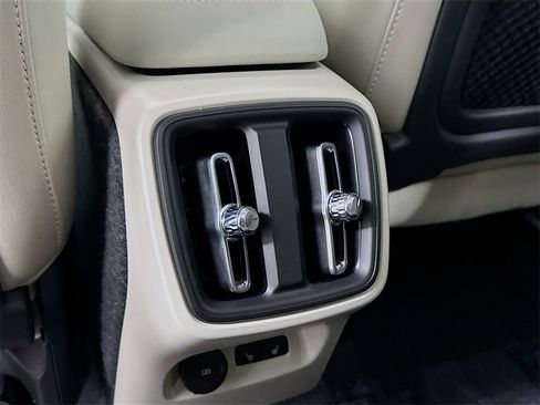 Certified 2026 Volvo XC40 B5 Plus w/ Protection Package Premier image 26