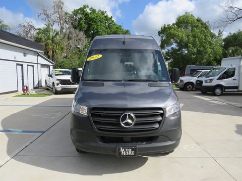 Used 2022 Mercedes-Benz Sprinter 4500 image 2