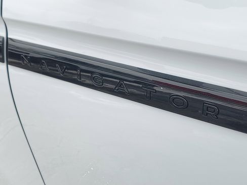 New 2026 Lincoln Navigator Reserve w/ Jet Appearance Package image 7