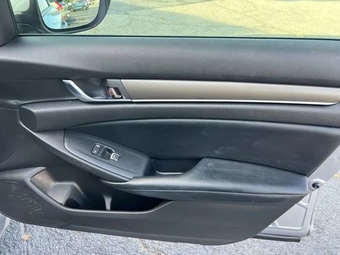 Used 2018 Honda Accord LX image 17