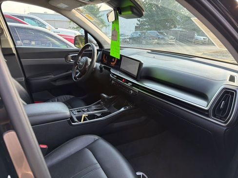 Used 2024 Kia Sorento S FWD image 5