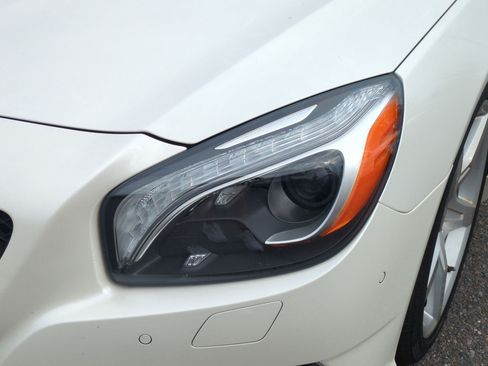 Used 2013 Mercedes-Benz SL 550 image 9