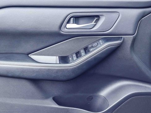Used 2024 Nissan Rogue SV FWD image 9