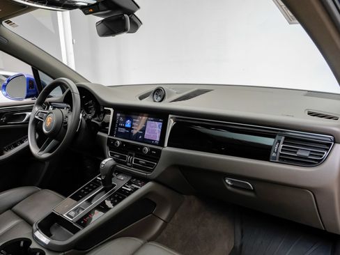 Used 2023 Porsche Macan Turbo AWD/4WD image 17