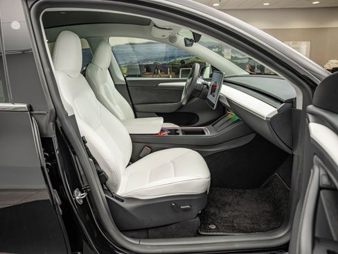 Used 2024 Tesla Model Y Long Range AWD/4WD image 32